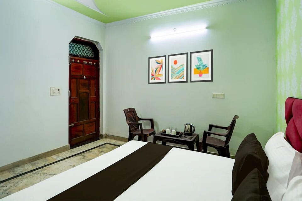 Economy Room, City View | Individually decorated, individually furnished