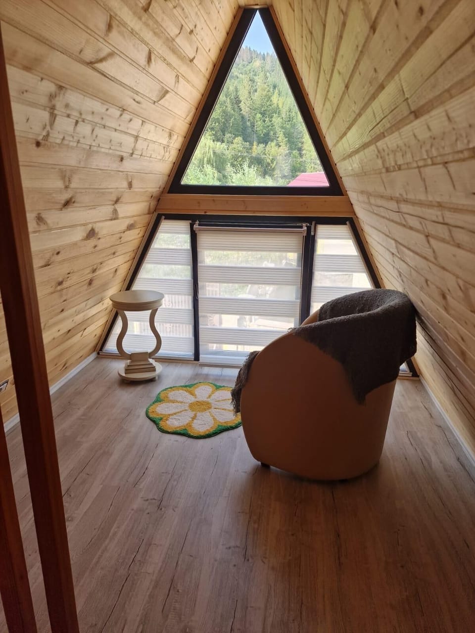 Chalet | Bathroom | Combined shower/tub, deep soaking tub, free toiletries, bathrobes