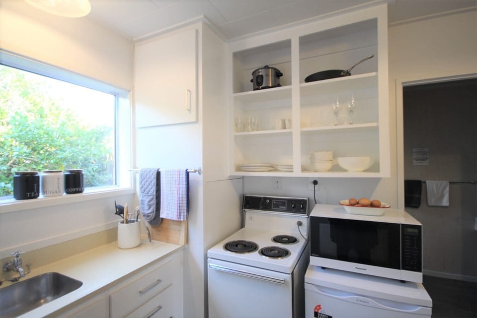 Comfort Apartment, Patio | Private kitchen | Fridge, microwave