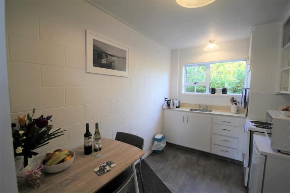 Comfort Apartment, Patio | Private kitchen | Fridge, microwave