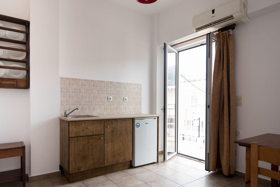 Apartment, 1 Bedroom | Private kitchenette | Fridge, stovetop, electric kettle, cookware/dishes/utensils