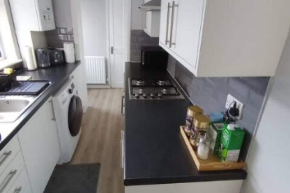 House | Private kitchen | Fridge, microwave, oven, stovetop