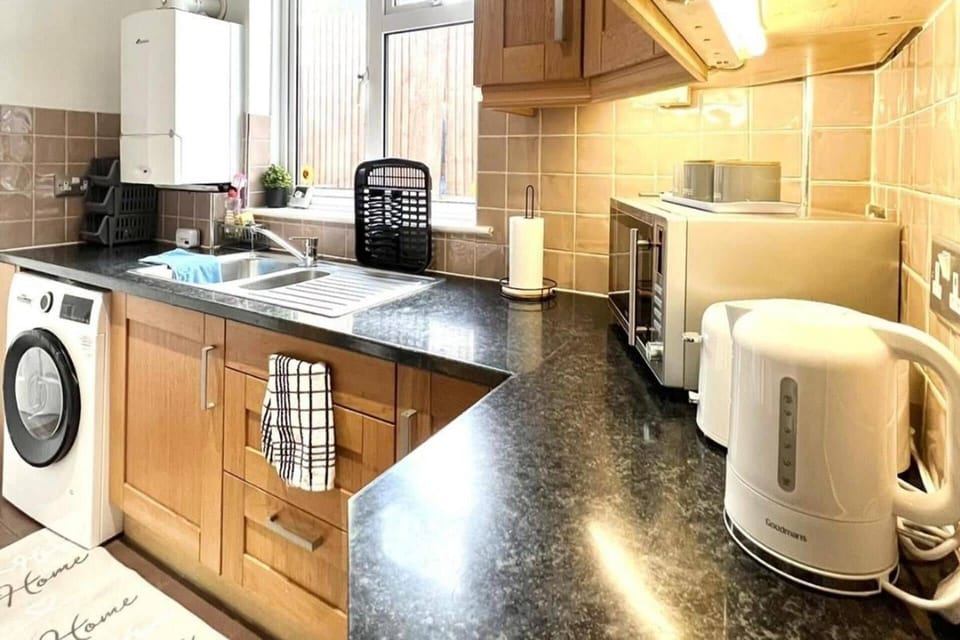 House | Private kitchen | Fridge, microwave, oven, stovetop