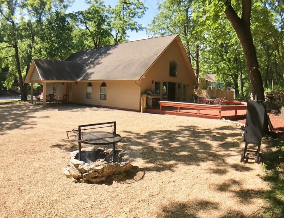 Fire pit, Giant Deck, Gas Grill, Smoker, Parking