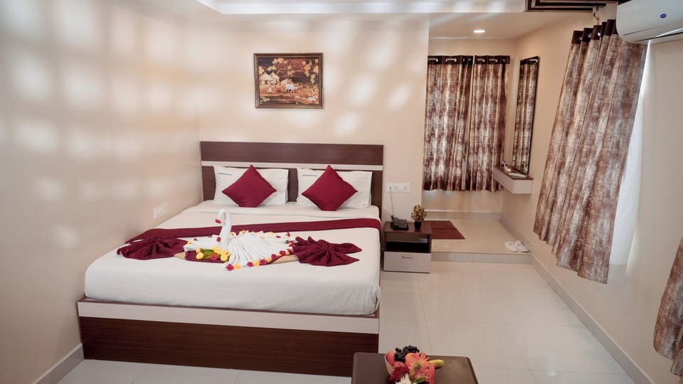 Luxury Double Room, Mountain View | In-room safe, desk, laptop workspace, blackout drapes