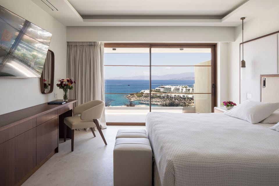 Premium bedding, minibar, in-room safe, desk