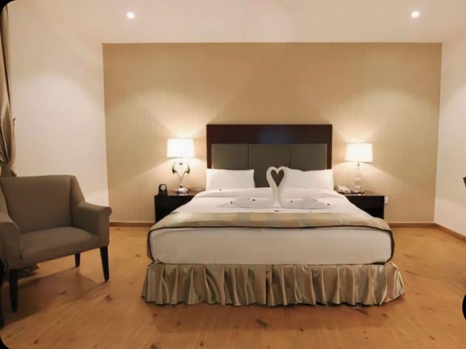 Deluxe Studio | In-room safe, iron/ironing board