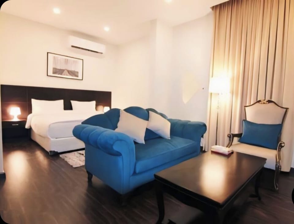 Deluxe Studio | Egyptian cotton sheets, premium bedding, soundproofing