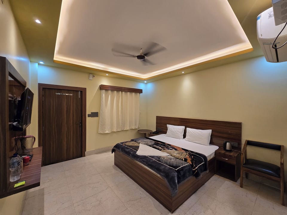 Basic Double Room | Desk, free WiFi, bed sheets