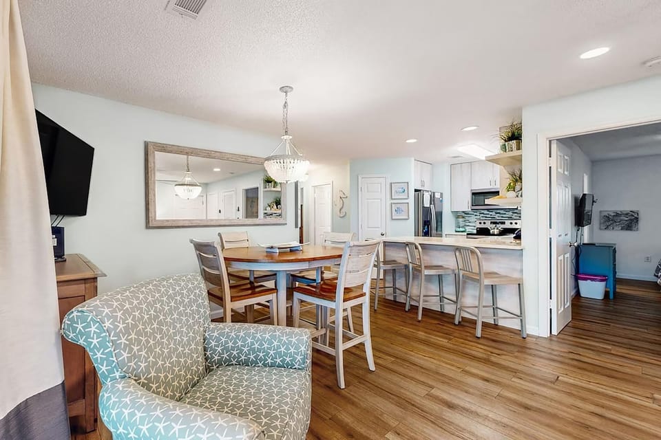 Condo, Multiple Beds (Beachside Villas 832) | Private kitchen | Oven, toaster