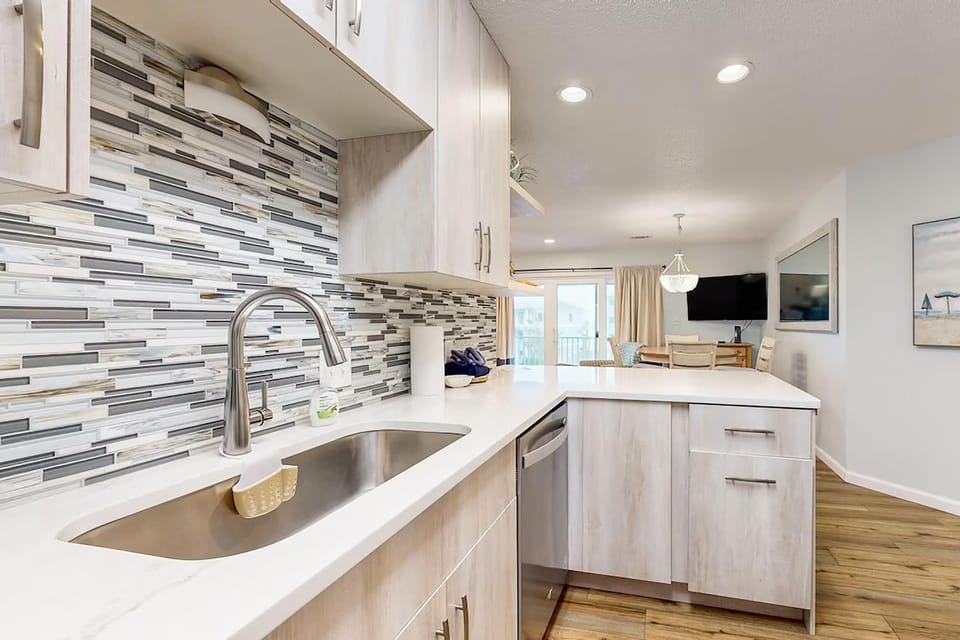 Condo, Multiple Beds (Beachside Villas 832) | Private kitchen | Oven, toaster
