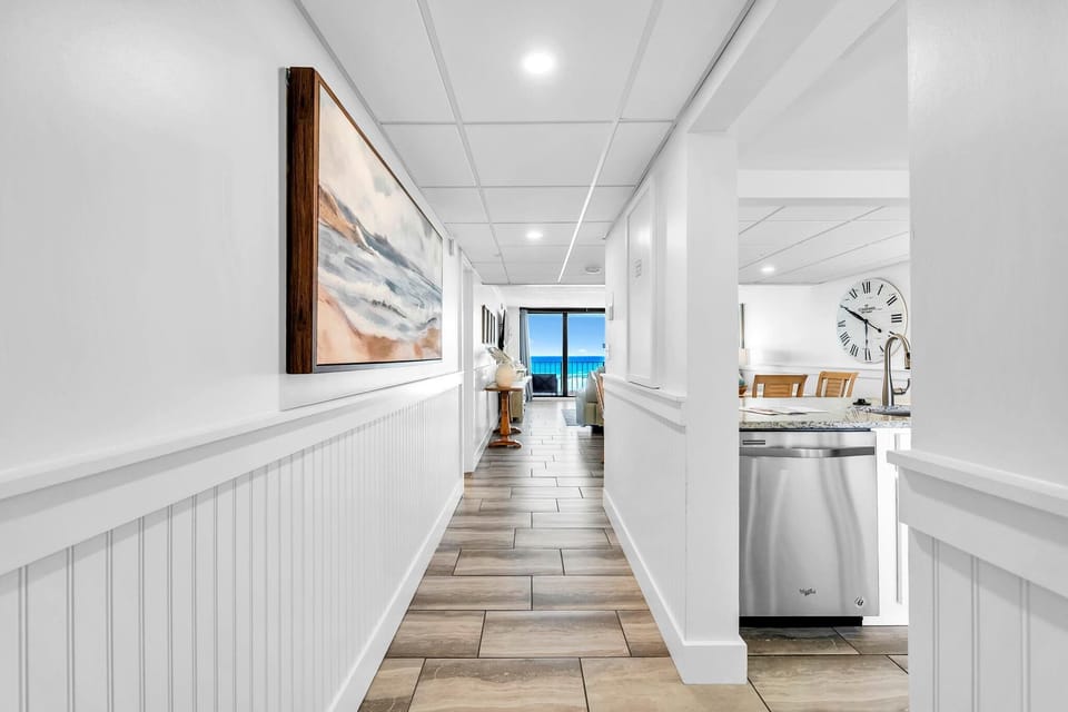 Condo, 1 King Bed (Edgewater Tower 3-104) | Interior