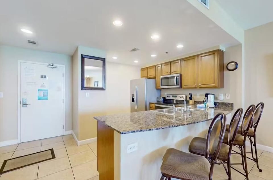 Condo, Multiple Beds (Splash 507E) | Private kitchen | Oven, toaster