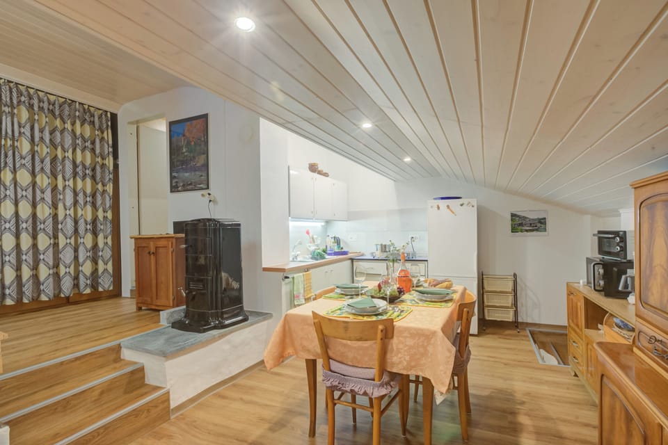Standard Chalet, 1 Bedroom, Balcony, Mountainside (Ca Contina) | Dining