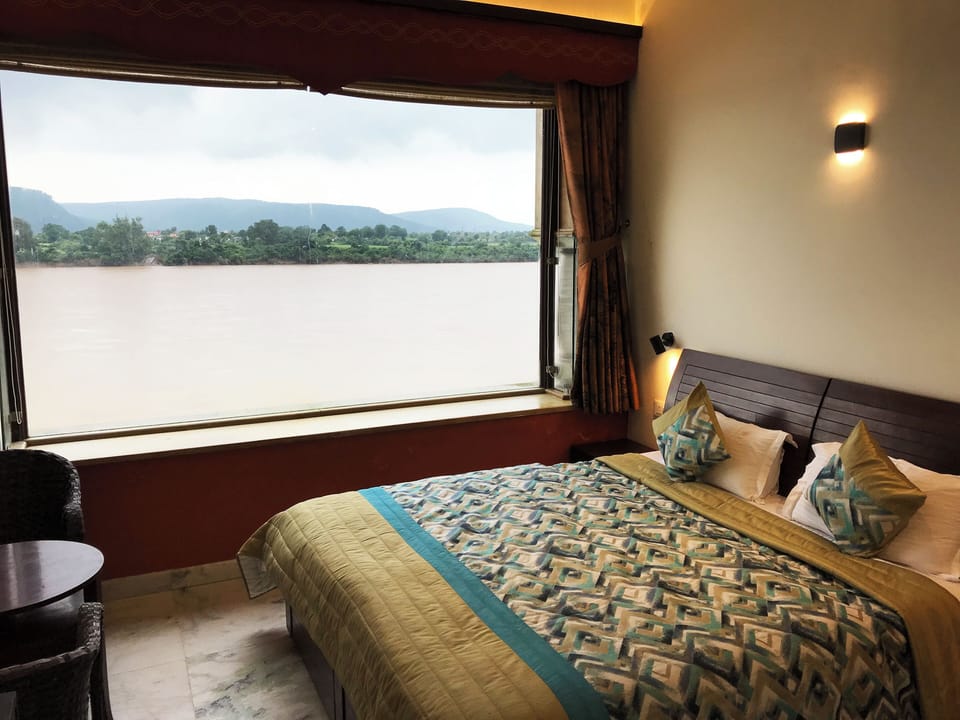 Premium Room, River View | Desk, laptop workspace, blackout drapes, soundproofing