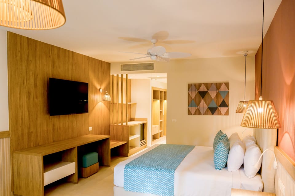 Premium bedding, pillowtop beds, in-room safe, desk