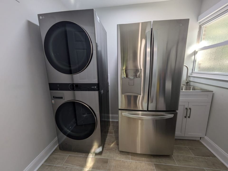 Luxury Bungalow, 3 Bedrooms, Kitchen | Private kitchen | Full-size fridge, microwave, oven, stovetop