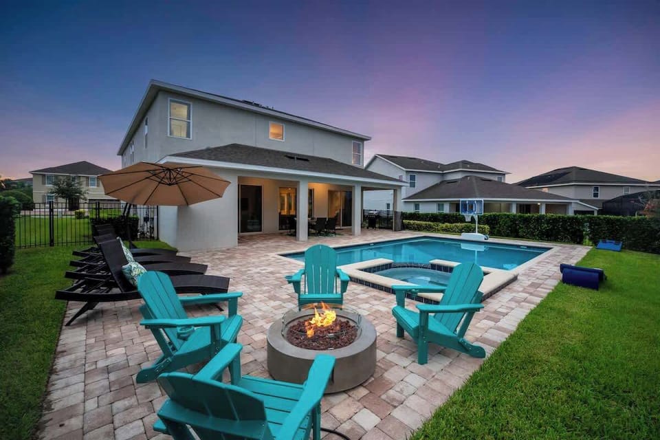  Your Private Fire Pit Awaits: Enjoy the ultimate outdoor experience with our fire pit. Perfect for relaxing evenings and marshmallow roasting! 