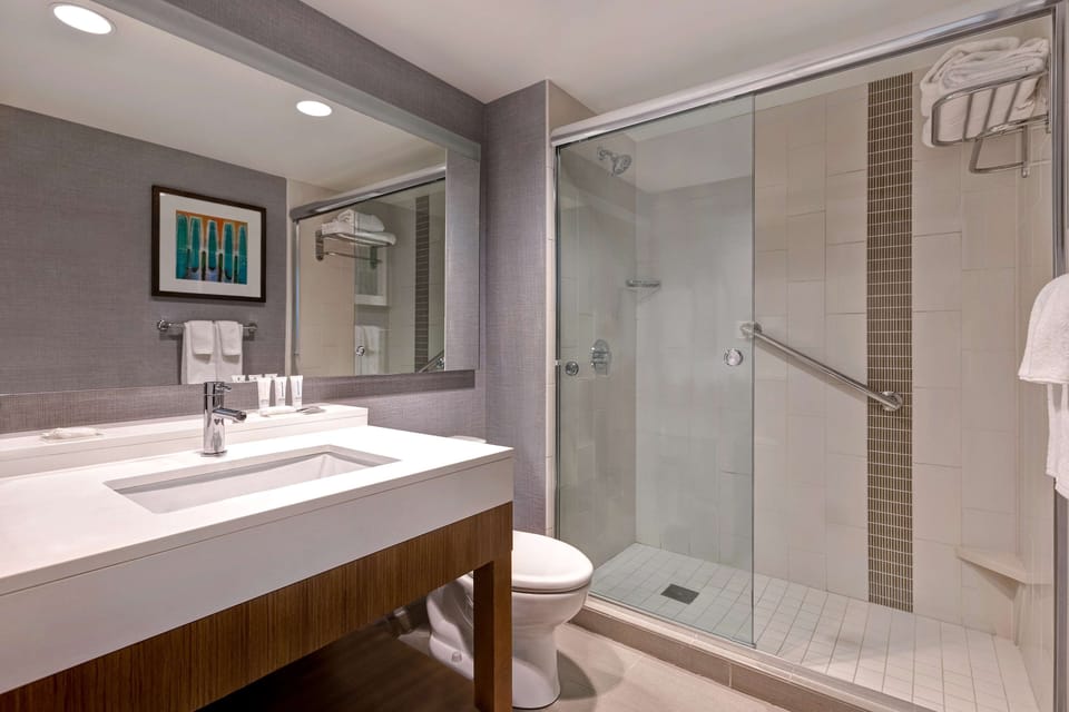 Combined shower/tub, designer toiletries, hair dryer, towels