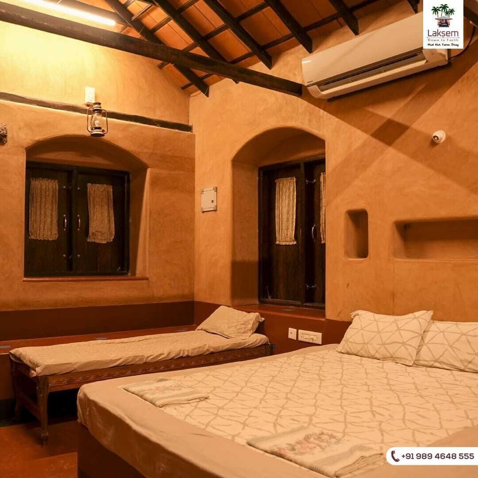 Deluxe Cottage, Patio | 1 bedroom, blackout drapes, soundproofing, rollaway beds