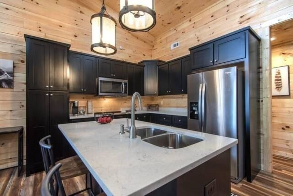 Wash up gazing at beautiful forest scenery. The island sink is so convenient!