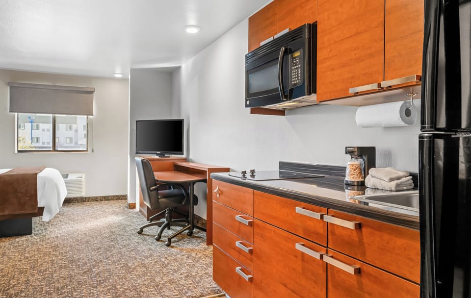 Premium bedding, pillowtop beds, desk, laptop workspace