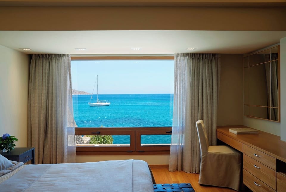"Loutro" Six Double Bedrooms with Private Pool 340 m2 | Premium bedding, minibar, in-room safe, desk
