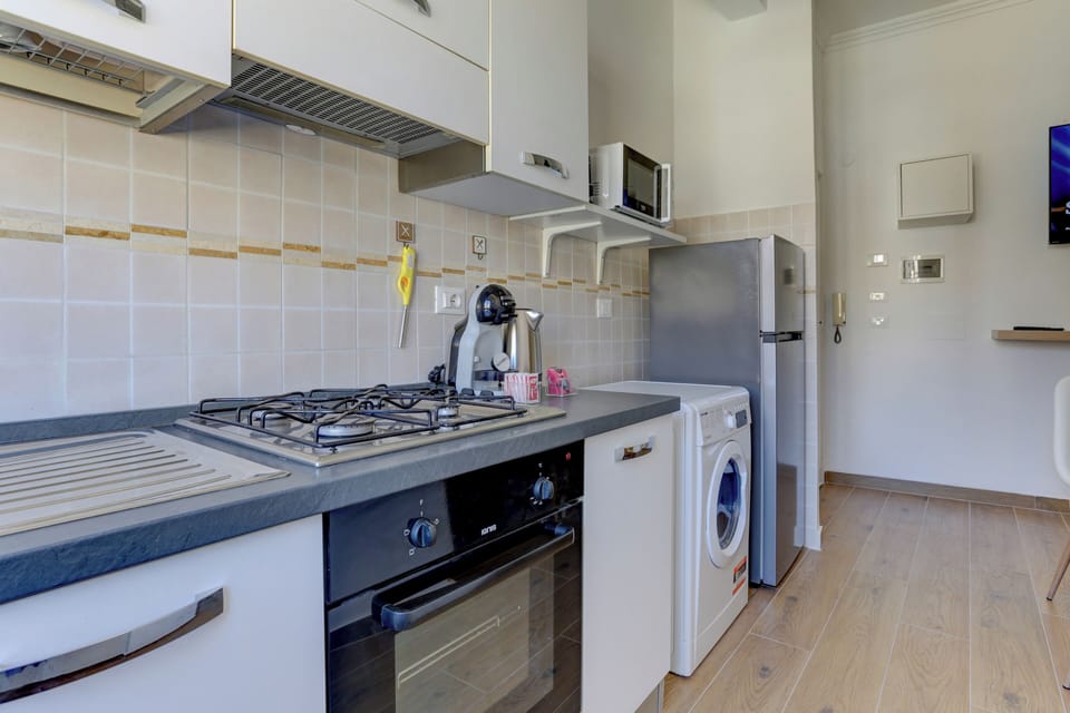 Apartment | Private kitchen | Electric kettle, toaster, freezer