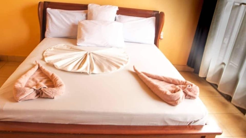 Comfort Double Room, Patio, City View | Room amenity