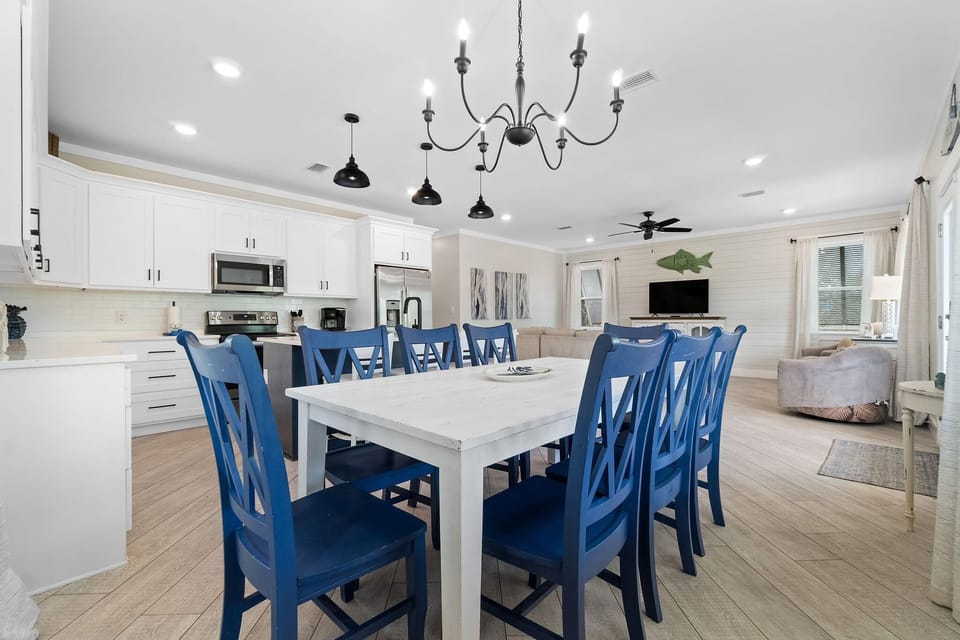 House, Multiple Beds (Beach Please) | Dining
