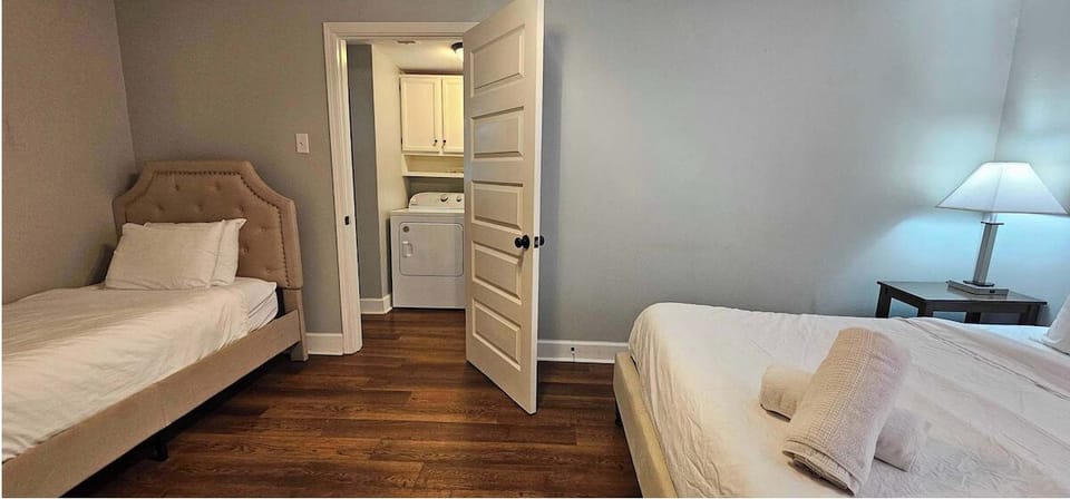7 bedrooms, iron/ironing board, WiFi (free)
