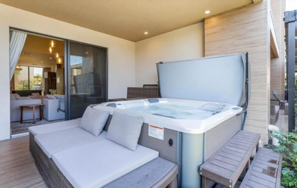 8 person hot tub