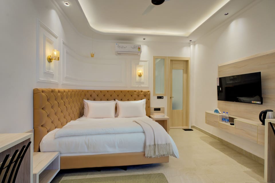 Classic Room | Laptop workspace, soundproofing, rollaway beds, free WiFi