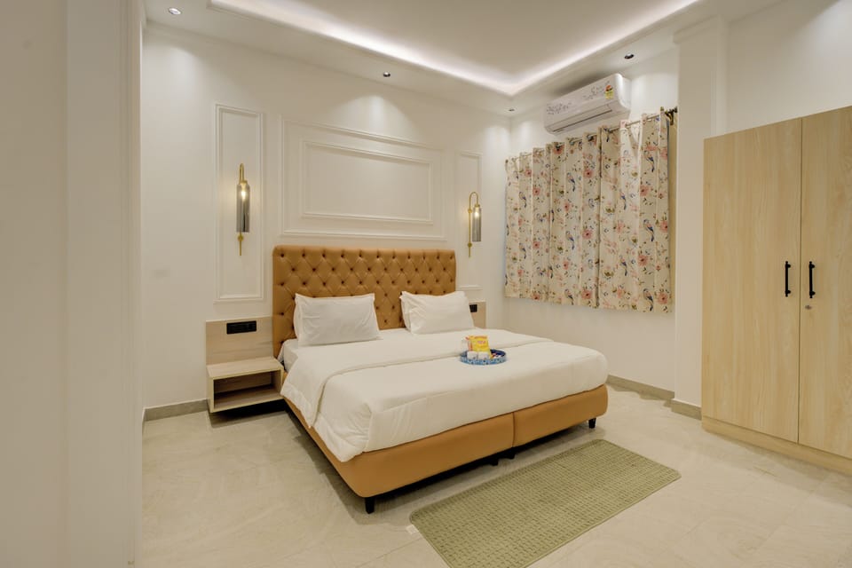 Classic Room | Laptop workspace, soundproofing, rollaway beds, free WiFi
