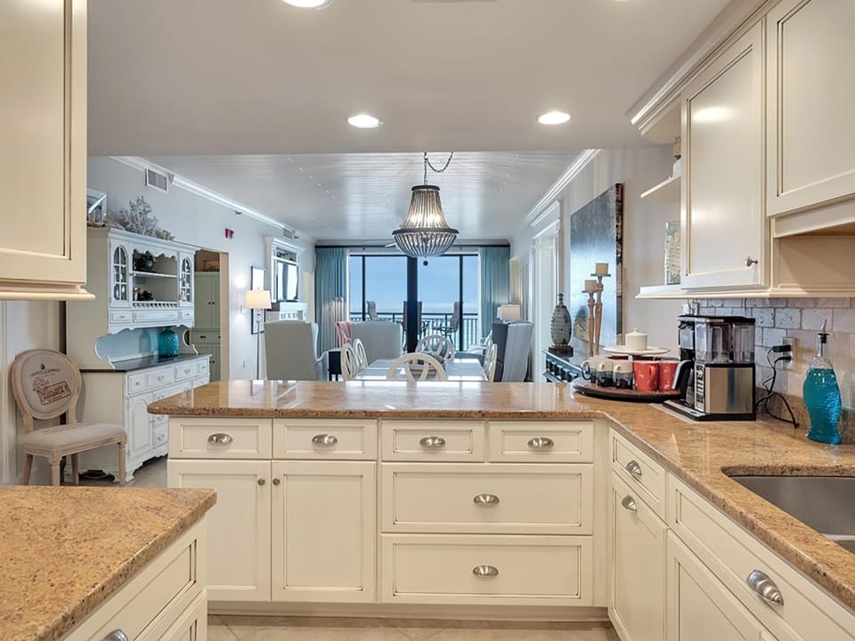 Condo, Multiple Beds (Navarre Towers 504) | Private kitchen | Oven, toaster, paper towels