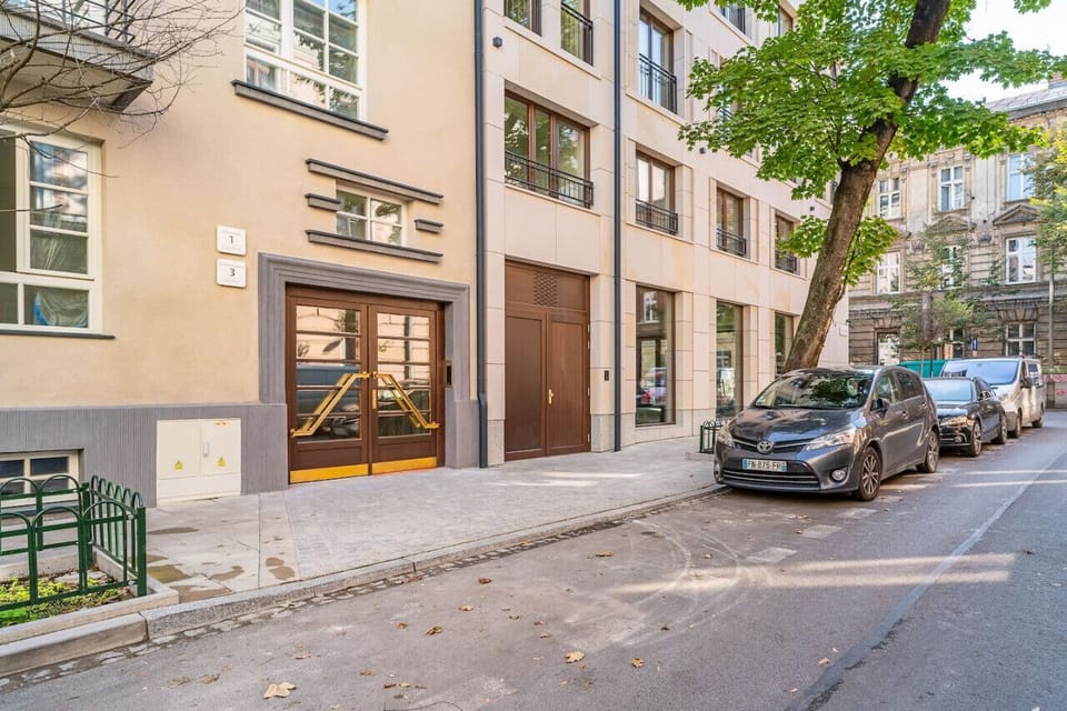 Quiet and Safe Neighbourhood | Book Now with RENTUJEMY