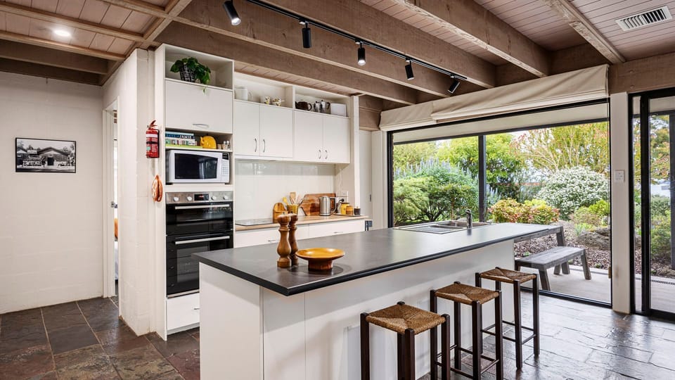 Full kitchen 