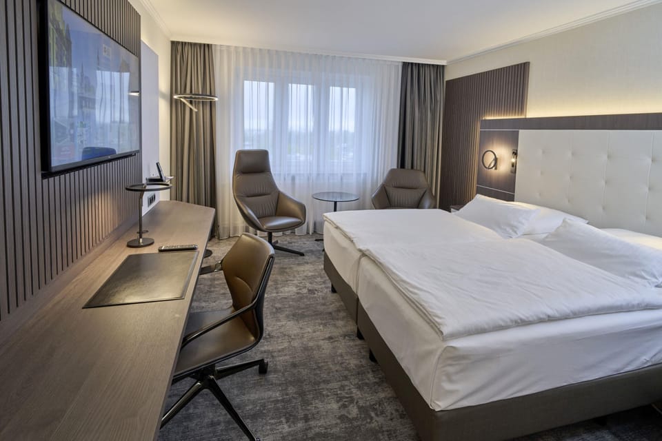Premium Room, 1 Double Bed (Quiet Location) | Hypo-allergenic bedding, minibar, in-room safe, desk