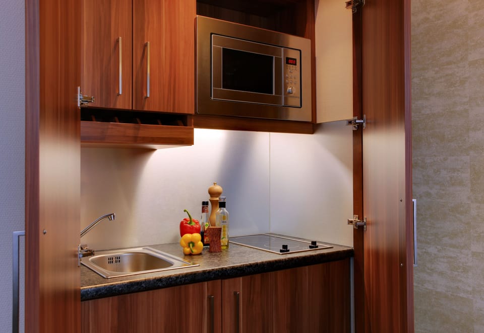 Standard Apartment, 1 Double Bed, Refrigerator & Microwave | Private kitchenette | Coffee/tea maker, electric kettle, eco-friendly cleaning products
