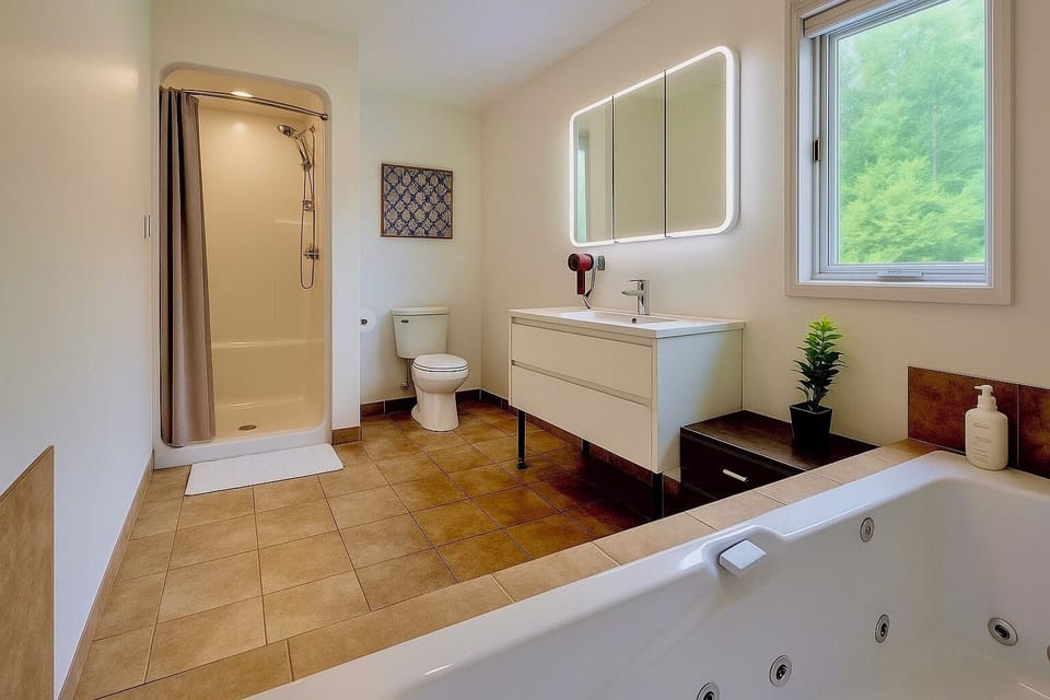Executive House, Multiple Beds | Bathroom | Slippers, towels