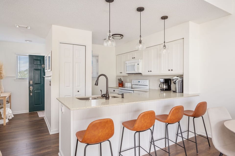 PCBV325: Anchor's Away | ML Kitchen Area - Island Seating for 4