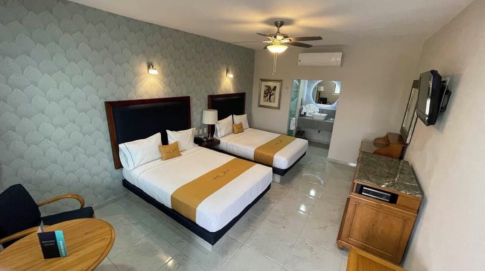 Deluxe Double Room | Iron/ironing board, free WiFi, bed sheets
