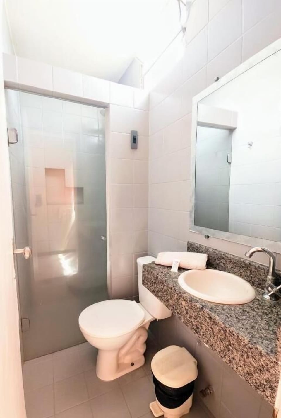 Quarto Duplo Econômico com Ventilador | Bathroom