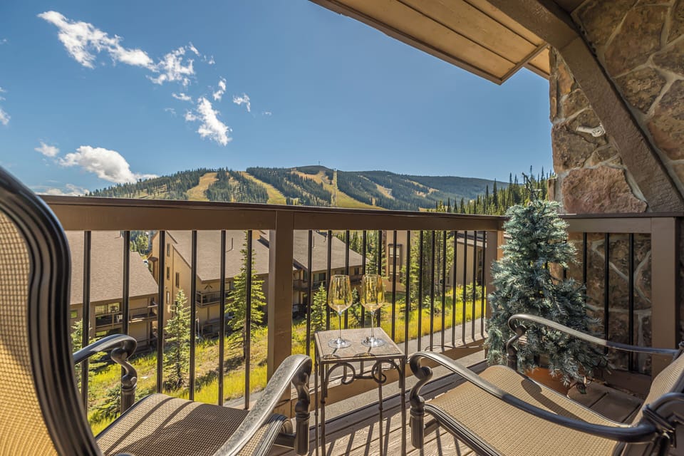 Enjoy a glass of wine and views | Exterior