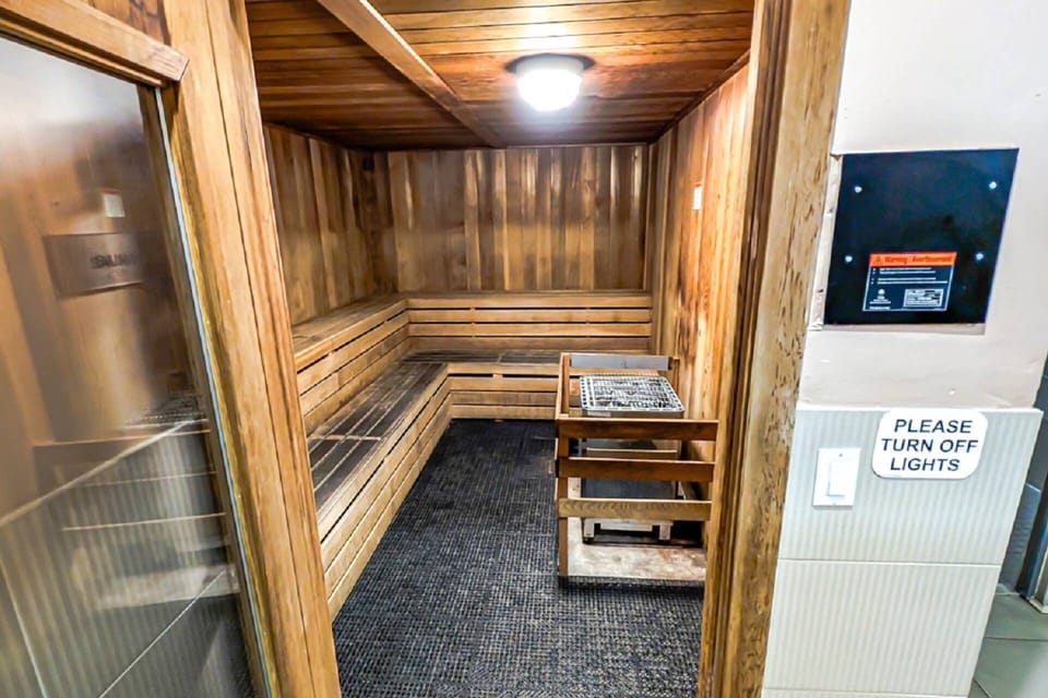 405n Boardwalk Suite 1 Bedroom, Pools, Jacuzzi, Beach, Shops & Dog Friendly Apartment in Boynton Beach
