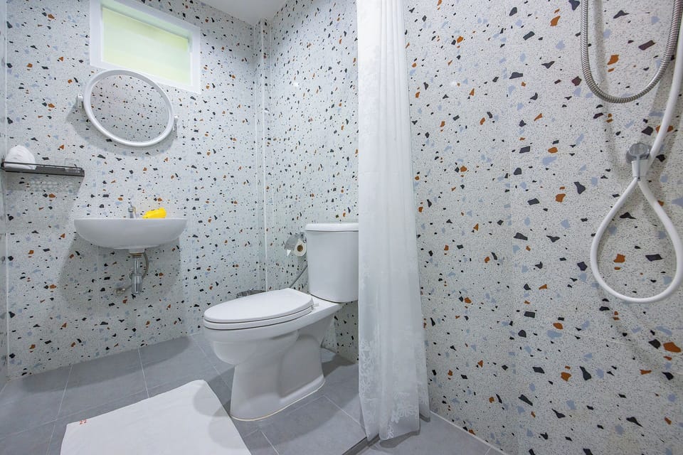 Shower, bidet, towels, soap