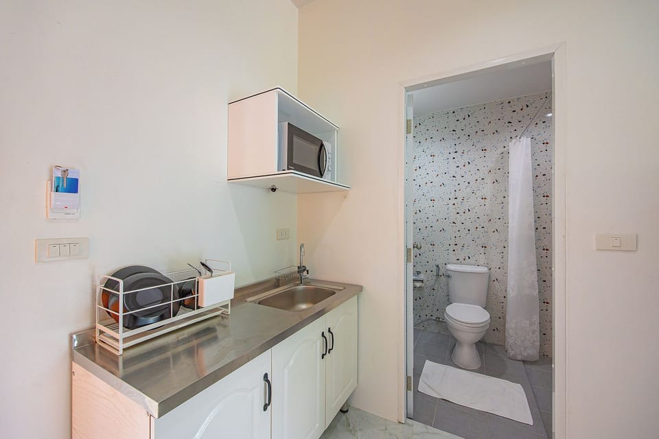 Deluxe Double Room, Balcony, Mountain View | In-room safe, desk, laptop workspace, free WiFi