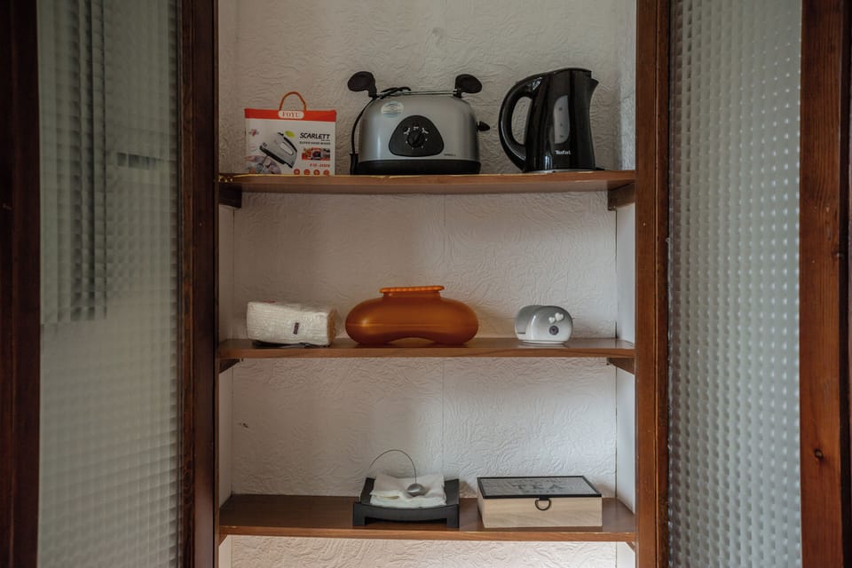 Apartment, 2 Bedrooms, Patio | Private kitchen | Fridge, oven, stovetop, electric kettle