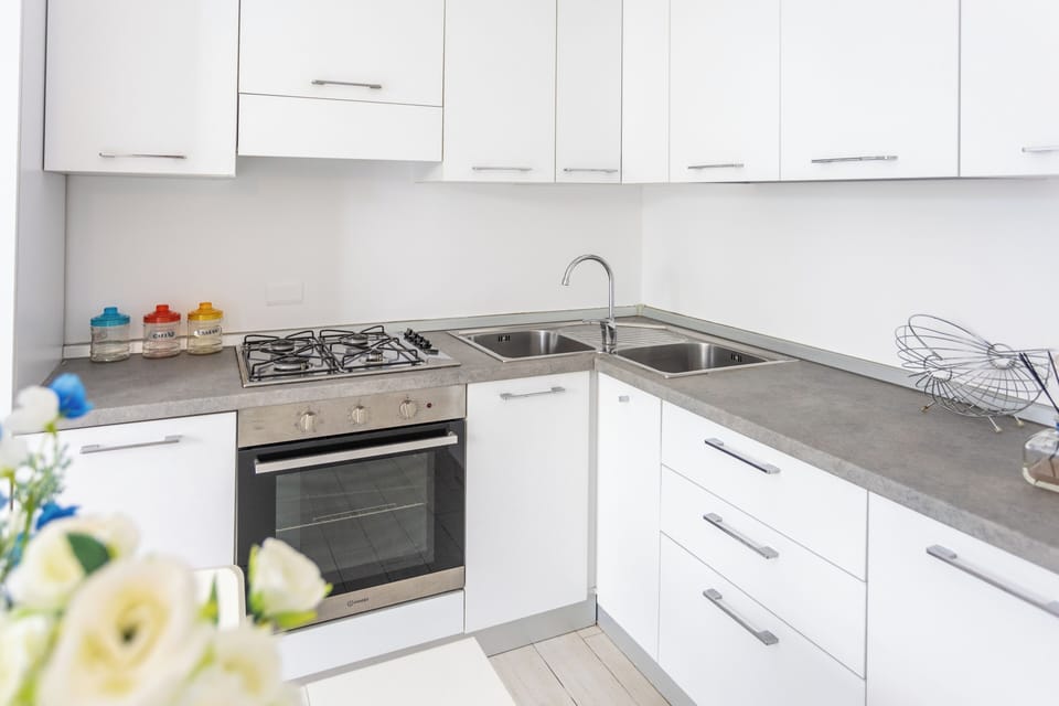 Apartment, 1 Bedroom, Patio | Private kitchen | Fridge, oven, stovetop, electric kettle
