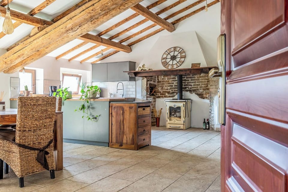 Apartment, 5 Bedrooms, Terrace, Mountain View | Private kitchen | Fridge, microwave, oven, stovetop
